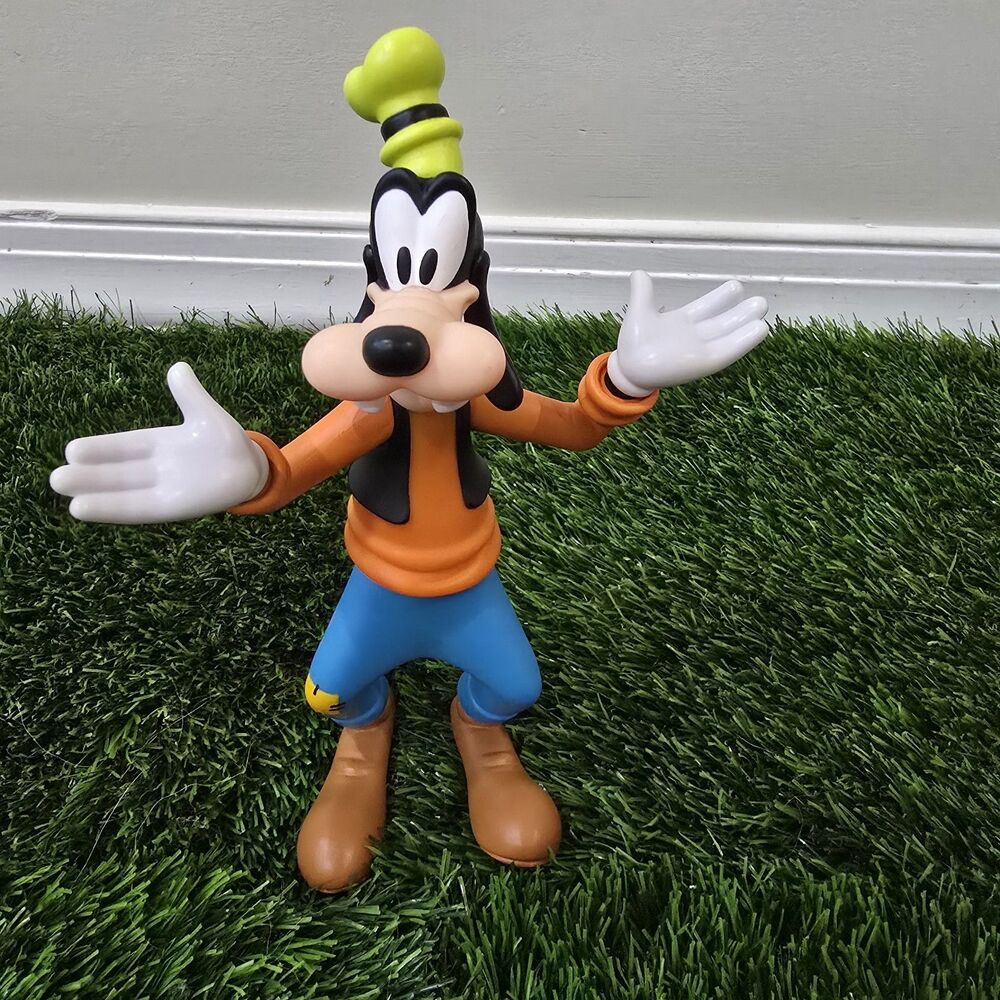 2025 Disney Parks Goofy Articulated Plastic Figure 8”